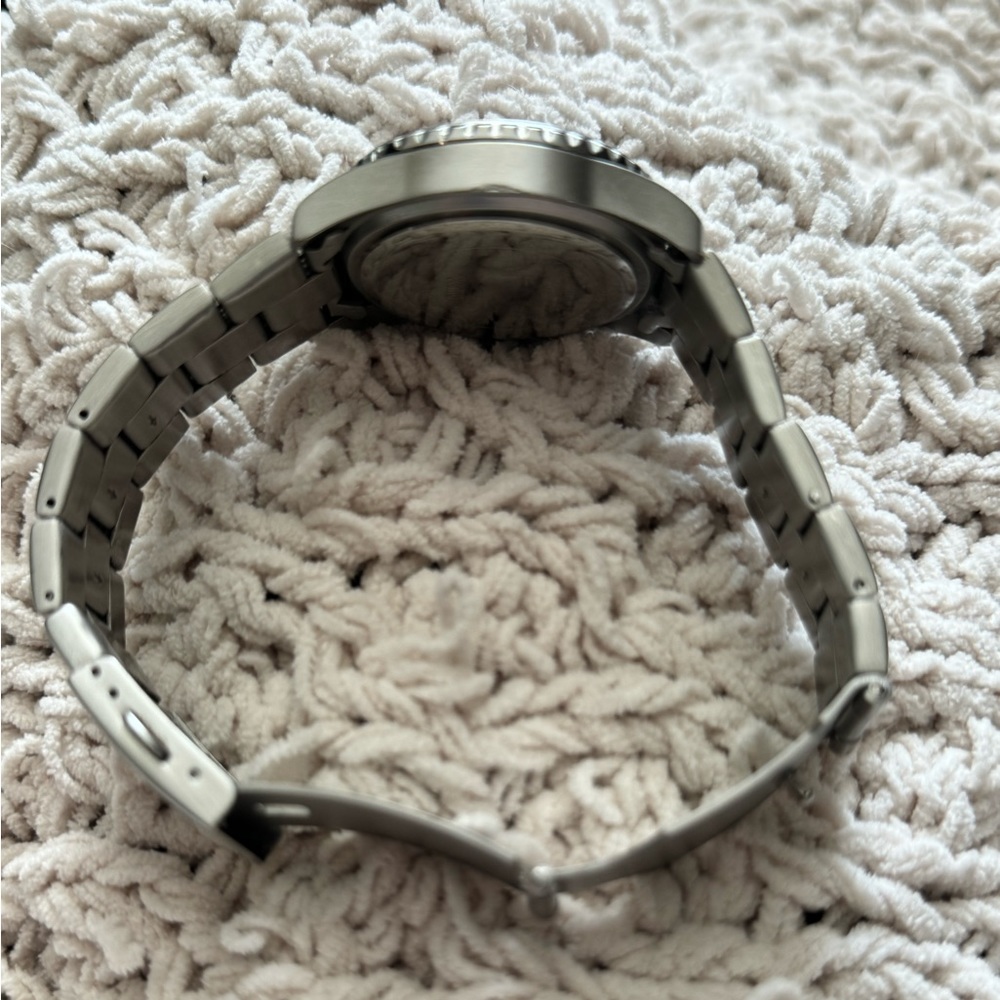 GUESS Watch - Picture 7 of 8